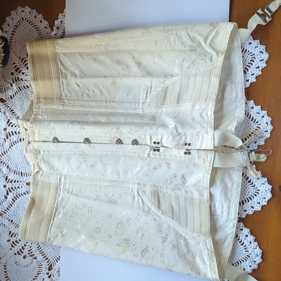 Antique corset with garters - Picture 2 of 14